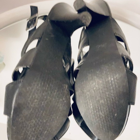 👠Host Pick 👠Vera Wang Strapy Heels - Picture 4 of 11